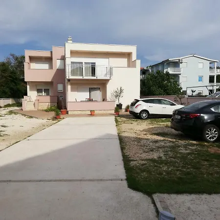 Apartman Ivan 3 *